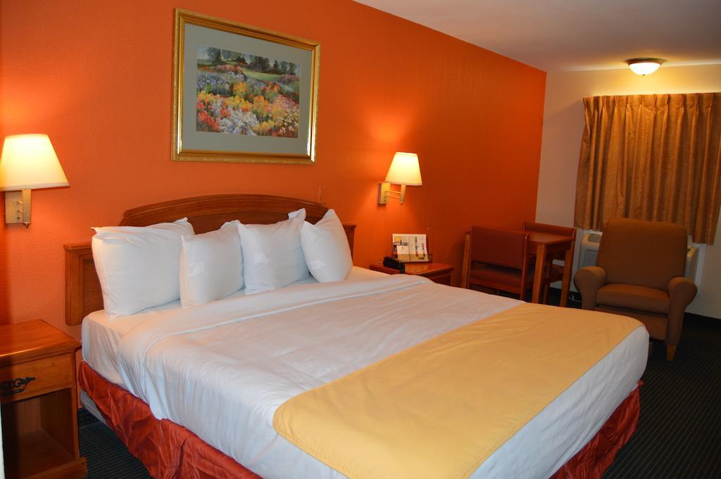 Americas Best Value Inn Gainesville Tx Стая снимка